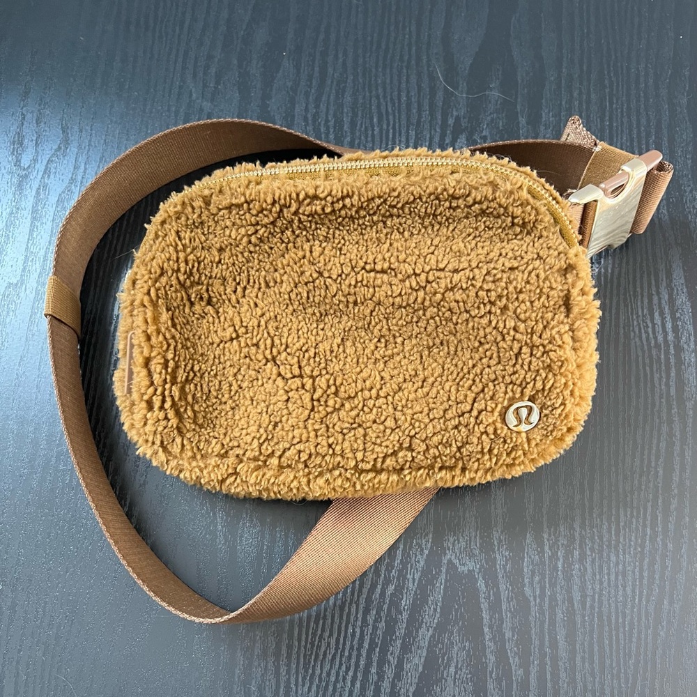 Lululemon Everywhere Fleece Belt Bag